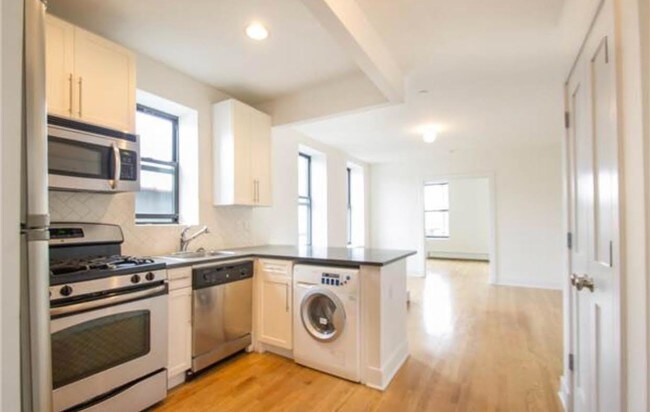 Building Photo - 305 W 150th St