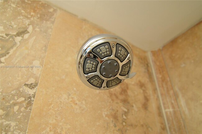 Foto del edificio - 2935 NE 163rd St