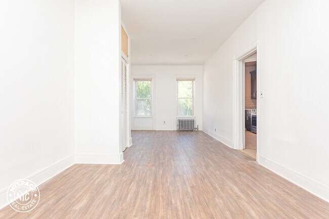 Foto del edificio - 812 Sterling Pl