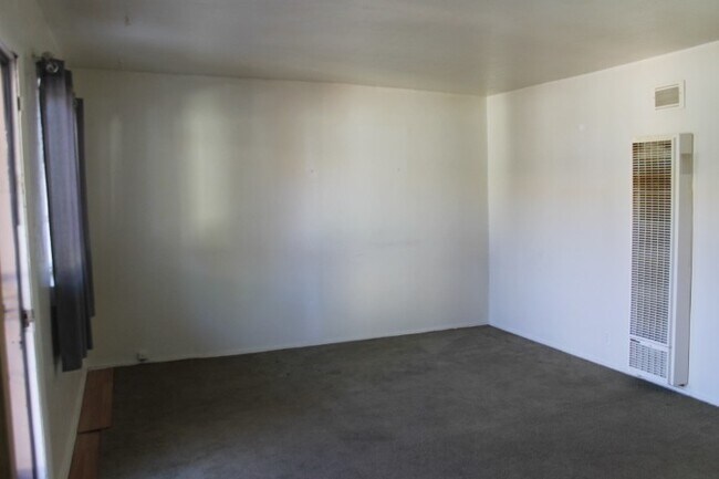 Building Photo - Move In Ready Unit for Rent on El Paso