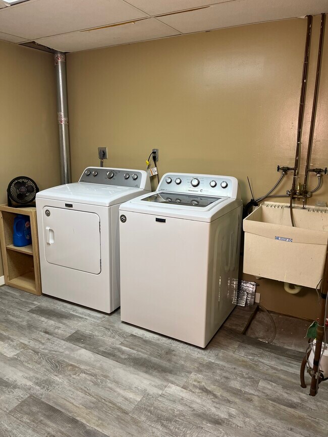 Building Photo - 5652 Ozark Ave N