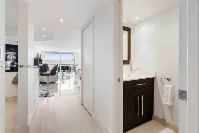 Foto del edificio - 1717 N Bayshore Dr