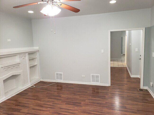 Foto del edificio - 6635 S Maplewood Ave