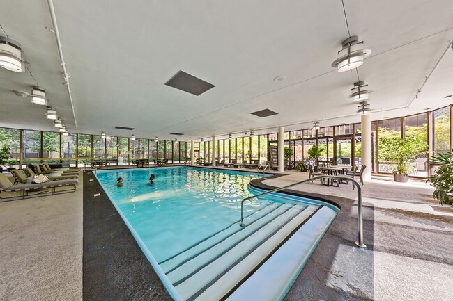 Building Photo - 320 E Ontario St