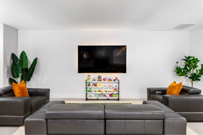 Foto del edificio - 9841 Colonial Walk S