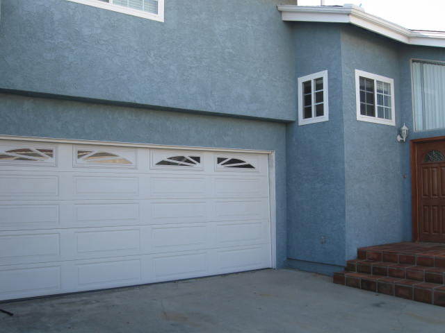 Building Photo - 2109 Dufour Ave