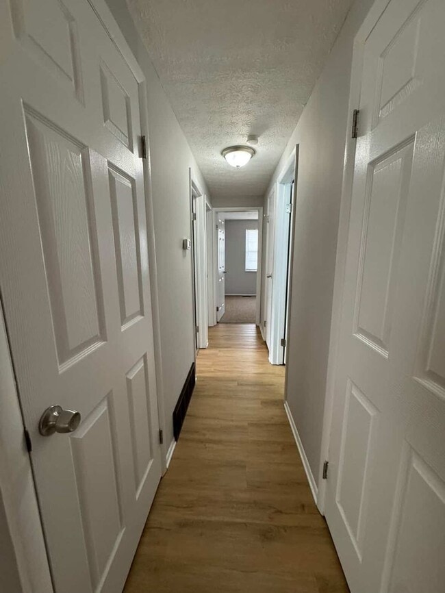 Building Photo - 3 Bed 1 Bathroom Ranch in Groveport School District! Half off Deposit for a move in by 12/31!