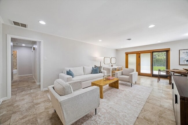 Building Photo - 9777 Larston St