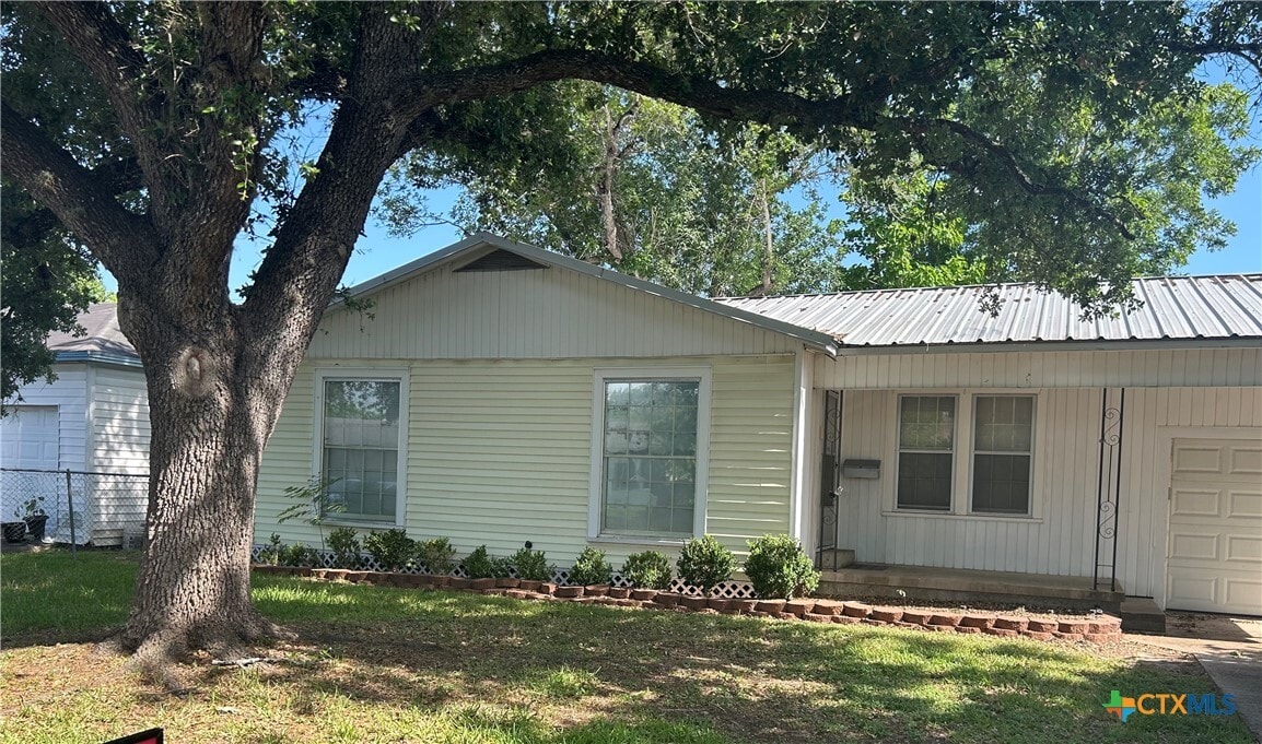 Primary Photo - 1805 E Guadalupe St