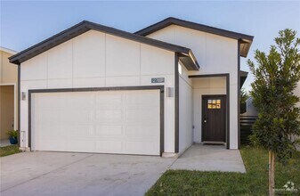 Building Photo - 2706 W Kerria Ave