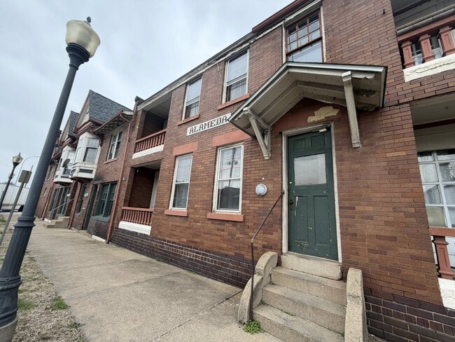 Foto del edificio - 715 Elberon Ave