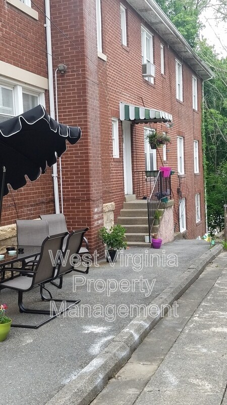 Foto del edificio - 415 Woodlawn Ave