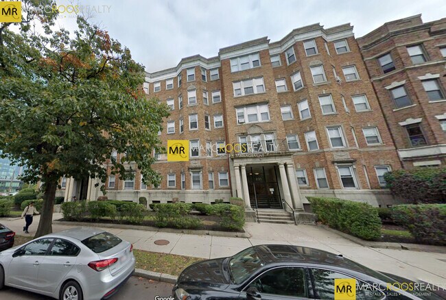 Building Photo - 65 Park Dr