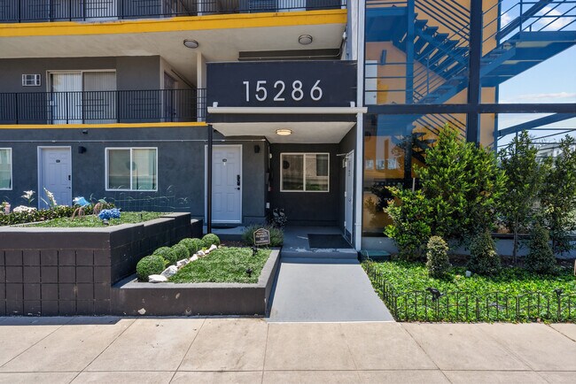 Foto del edificio - 15286 Sutton St