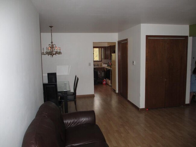 Building Photo - 1208 WHISPERING HILLS CT #2A