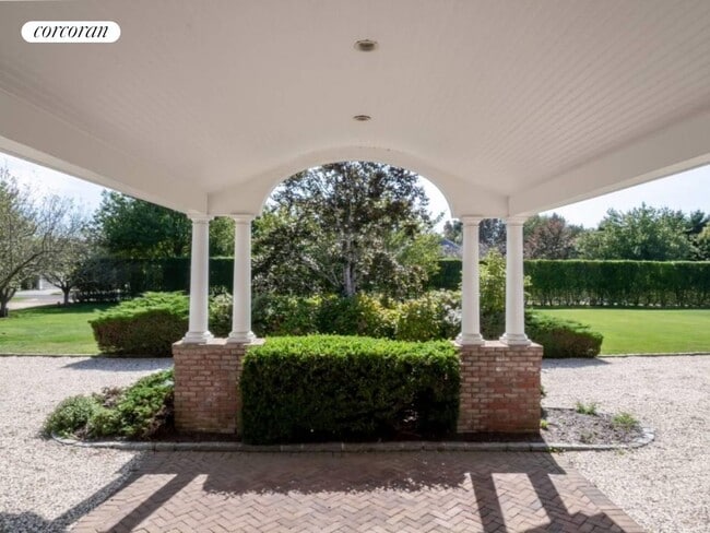 Building Photo - 7 Halsey Farm Dr