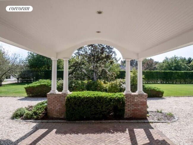 Foto del edificio - 7 Halsey Farm Dr
