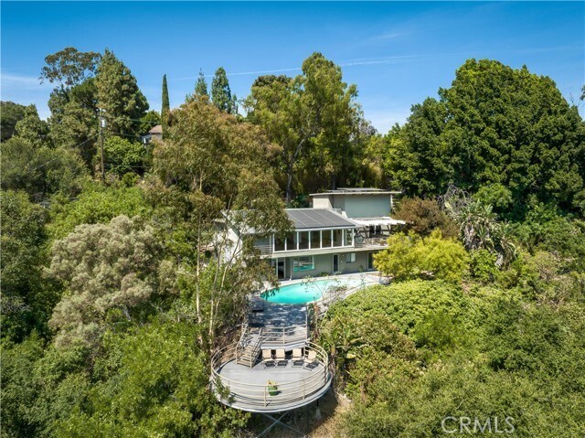 Foto del edificio - 2870 Benedict Canyon Drive