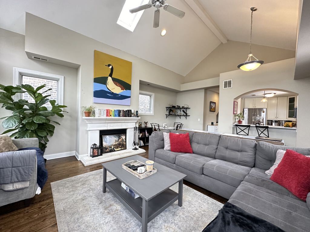 Foto principal - 643 W Belmont Ave