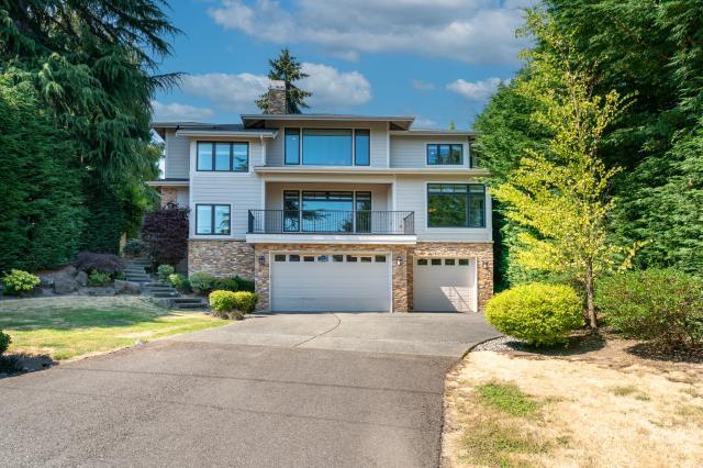 Foto del edificio - 4 bedroom in Bellevue WA 98004