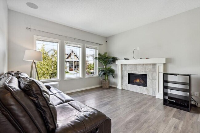 Photo du bâtiment - 4.0 bedroom in Calgary Alberta T3M 1M7