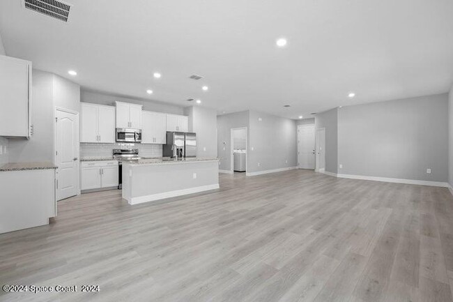 Building Photo - 1377 Amelia Ave SW