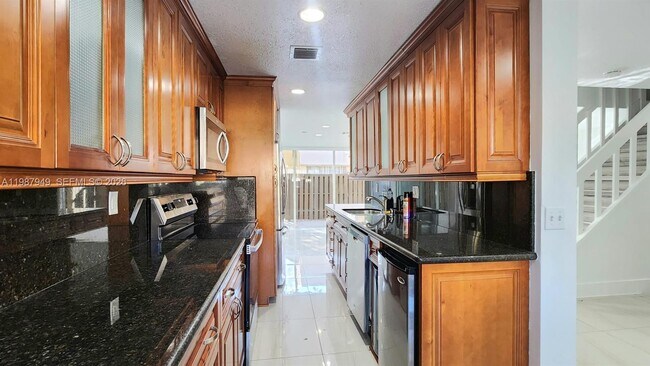 Foto del edificio - 841 NW 81st Ave