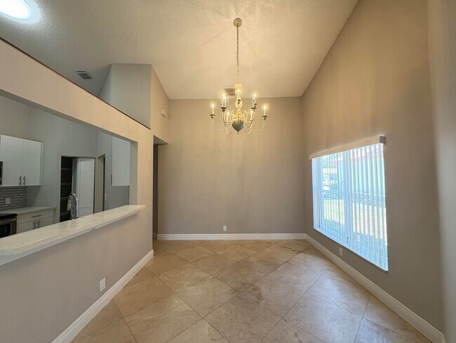 Building Photo - 1220 NW 15th Ave