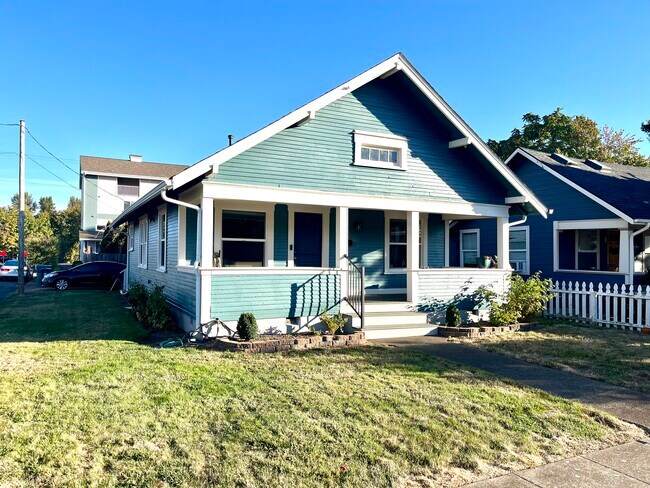 Foto del edificio - 605 1st Ave NE