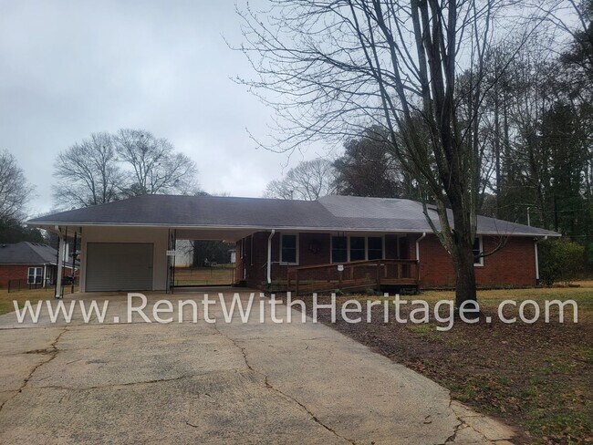 Foto del edificio - GRAMPA'S BUNGELOW - AWESOME BRICK RANCH WITH FULL UNFINISHED BASEMENT / GREAT LOCATION