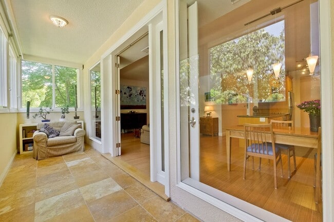 Building Photo - Updated Gem Near Stanford and Downtown Pal...