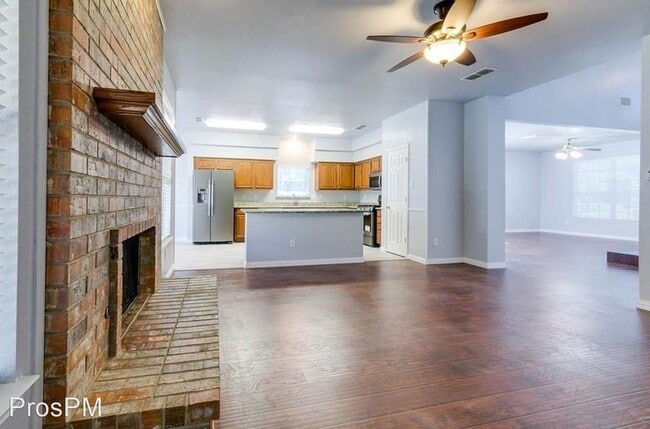 Building Photo - 5 br, 3.5 bath House - 405 E Embercrest Dr.
