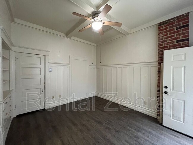 Building Photo - 230 W 21st St