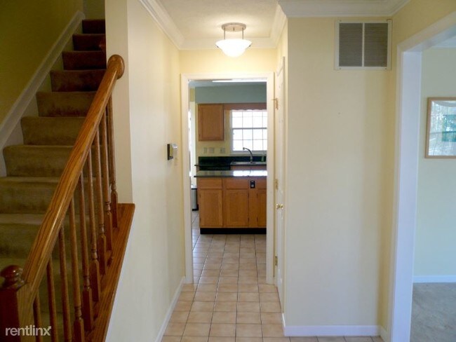 Building Photo - 4 br, 2.5 bath House - 1615 Country Club Dr