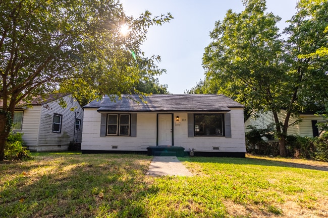 Building Photo - 708 N Oswego Ave