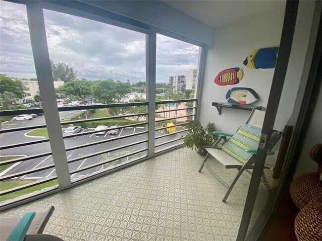 Foto del edificio - 20400 W Country Club Dr