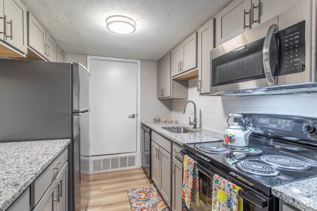 The Manchester - 1Br,1Ba - 620 SF - The Arbors of Kenilworth Court