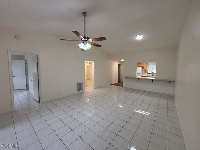 Foto del edificio - 323 NW 16th Pl