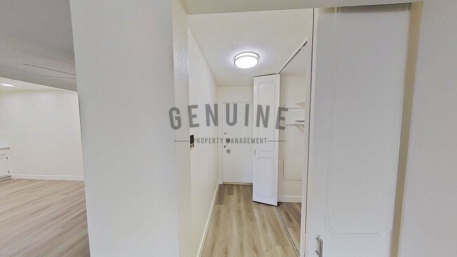 Building Photo - Remodeled 2Bd 2Ba Condo in Newport