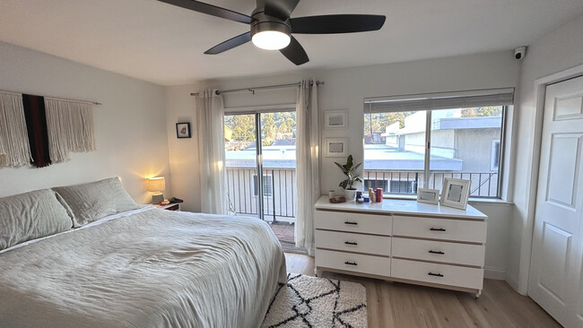 Primary Bedroom - 3800 Maybelle Ave