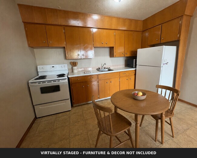 Building Photo - 443 Lorne St N