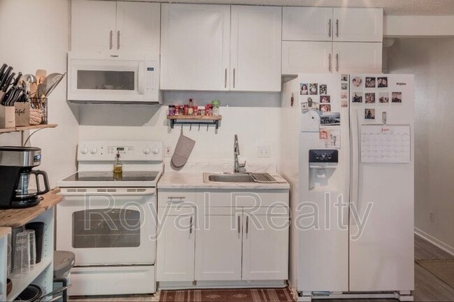 Building Photo - 2136 Konou Pl