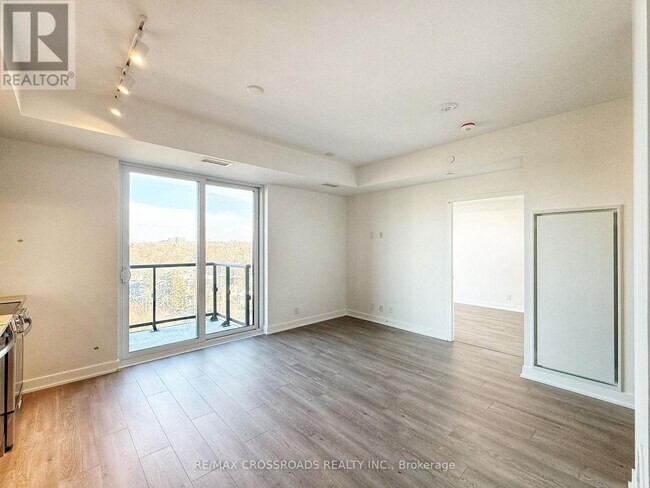 Photo du bâtiment - 1660 Bloor St W