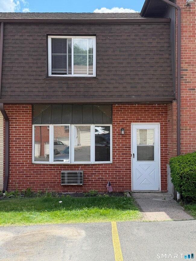 Building Photo - 909 Hamilton Ave