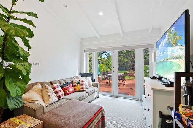 Foto del edificio - 4 br, 2 bath House - 10317 N Miami Ave