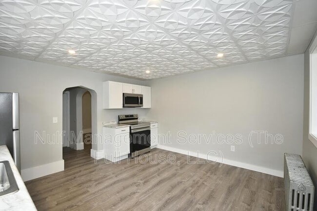 Building Photo - 216 Clifton Ave