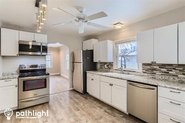 Foto del edificio - 8164 E River Rd