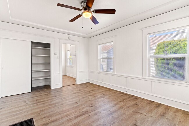 Foto del edificio - Charming San Leandro Cottage with Modern U...