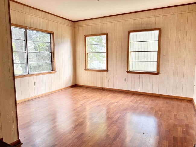 Building Photo - 452 Bernardo St