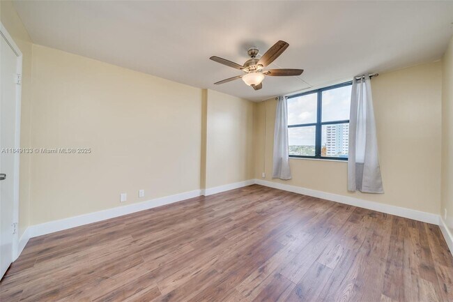 Foto del edificio - 1500 N Ocean Blvd